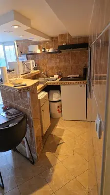 Cuisine ou kitchenette dans l'établissement Super Studio meublé avec piscine partagée