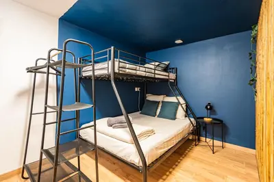 Un ou plusieurs lits dans un hébergement de l'établissement Immeuble spacieux - hyper centre - 15 couchages