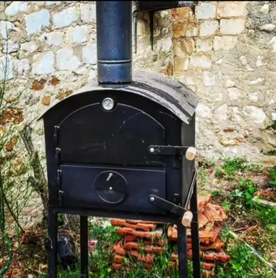 Barbecue disponible mis à disposition des clients de la maison d'hôtes