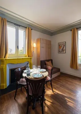 Coin salon dans l'établissement Villa Forestière Studio Le Sophora