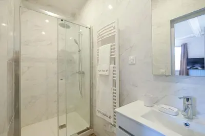 Salle de bains dans l'établissement Villa Forestière Studio Le Chêne